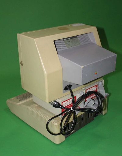 [PEO-025] Apple IIe Computer Set