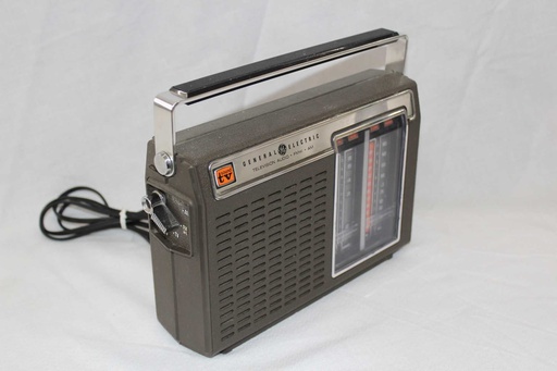 [PER-050] Table Radio