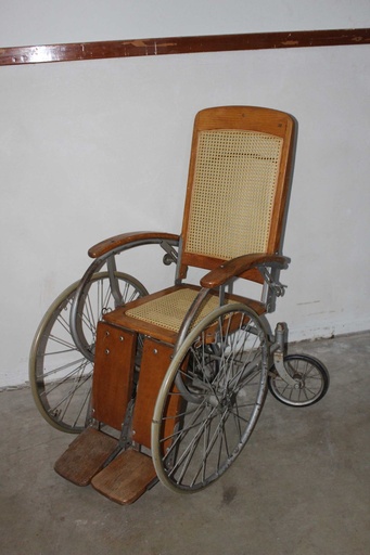 [PFR-018] Antique Wheelchair